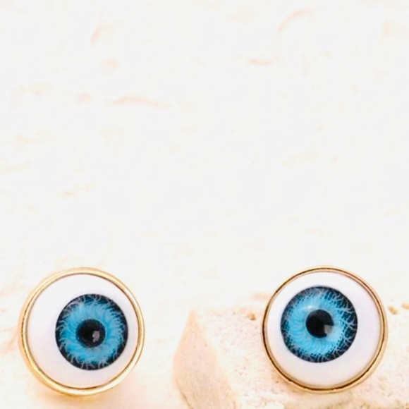 “Blue Eyes” Realistic Realism Eyeball Evil Eye Protection Oddity Whimsy Lil Stud - Picture 5 of 5